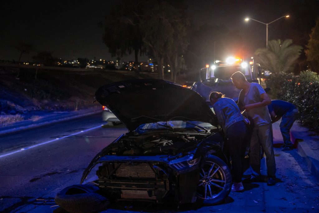 Mustang queda destrozado tras accidente