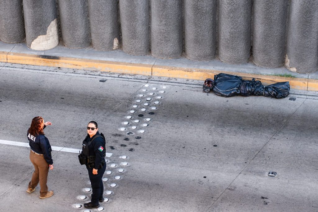 Balean a policías que remolcaban una Jeep Balean a policías que remolcaban una Jeep