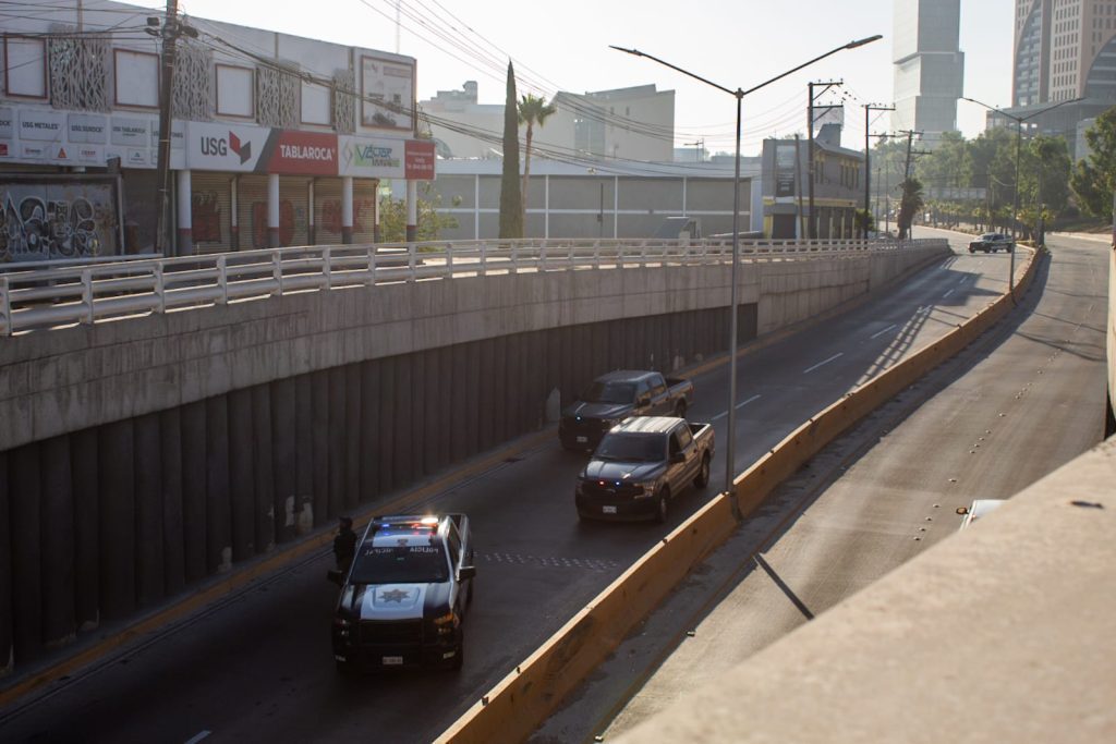 Balean a policías que remolcaban una Jeep Balean a policías que remolcaban una Jeep