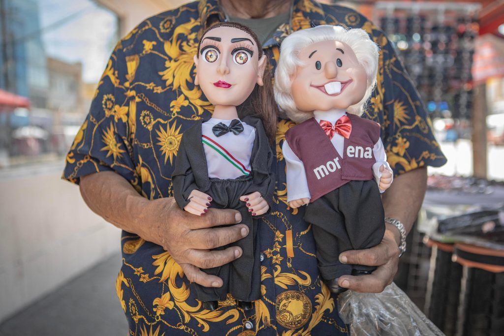 Bolería Me Canso Ganso ahora también vende recuerdos de AMLO