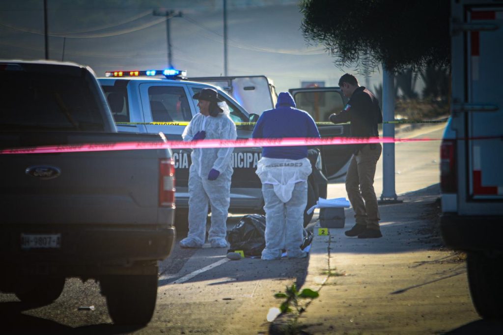 Dejan restos humanos con narco mensaje en 3 puntos de la carretera Tijuana-Rosarito