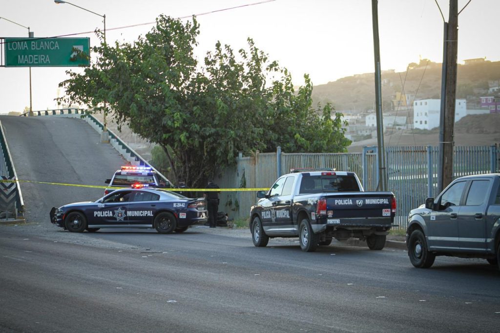 Dejan restos humanos con narco mensaje en 3 puntos de la carretera Tijuana-Rosarito