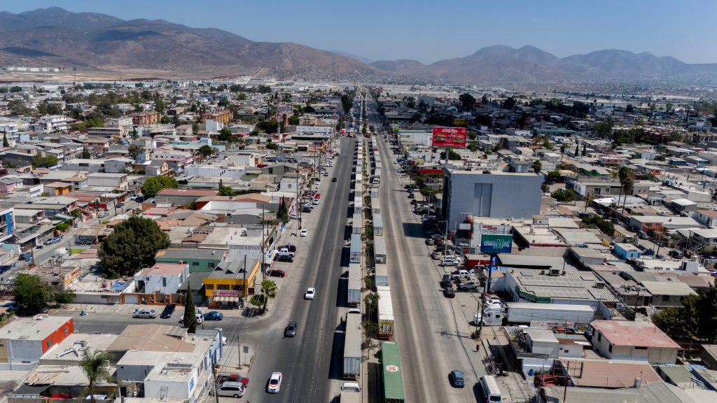 Alcalde de Tecate se resguarda tras atentado frente a su casa