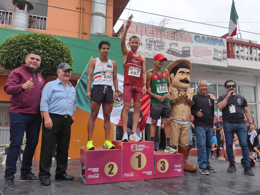 Triunfan Valdez y Mendoza en 42 carrera del Día de la Independencia