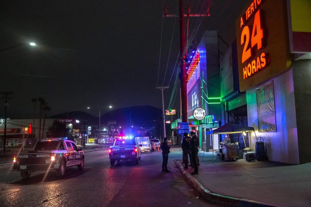 Asesinan a joven mientras en puesto de Hot Dogs