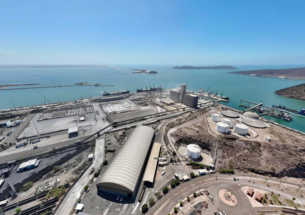 Consolida Gobernador Durazo modernización del Puerto de Guaymas como puerta logística del noroeste
