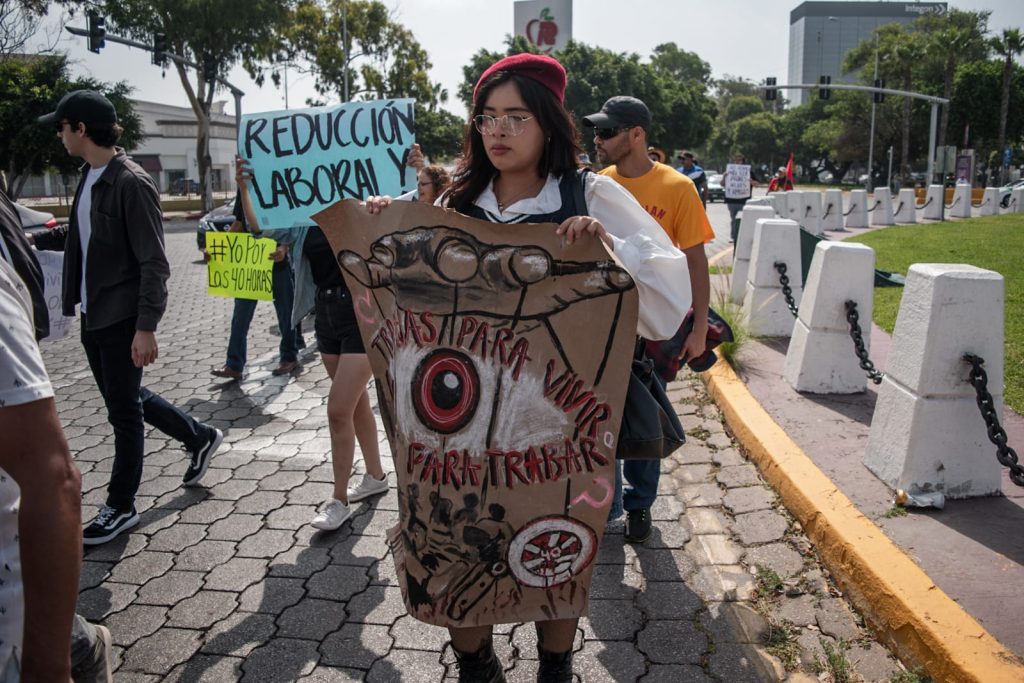 Ciudadanos marchan por la reducción de la jornada laboral