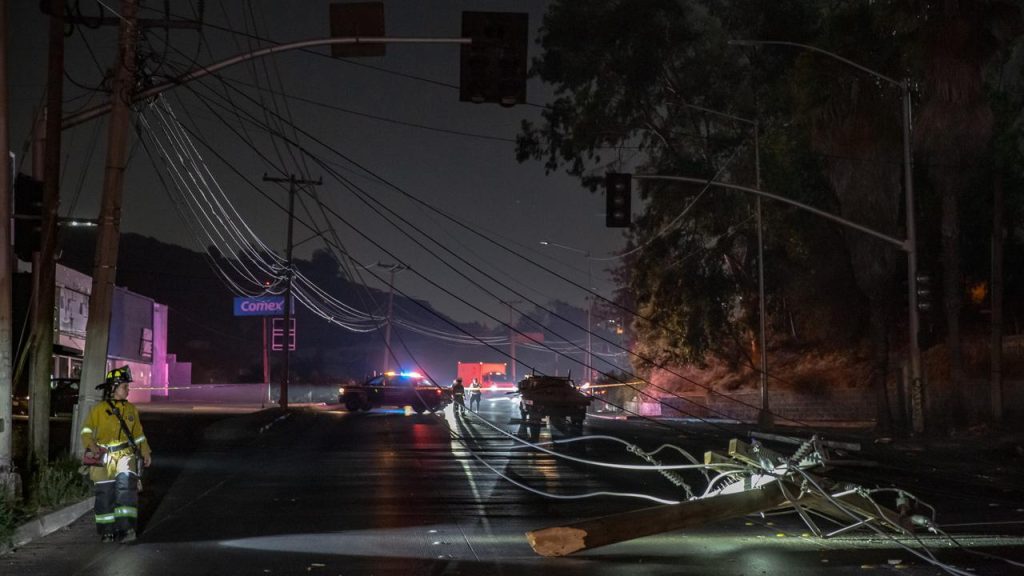 Choque provoca corte de luz y cierre parcial del bulevar Cuauhtémoc Sur