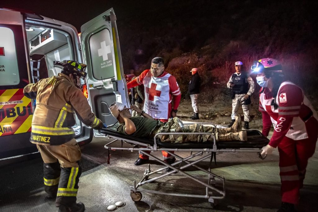 Seis militares y una civil resultan lesionados tras accidente