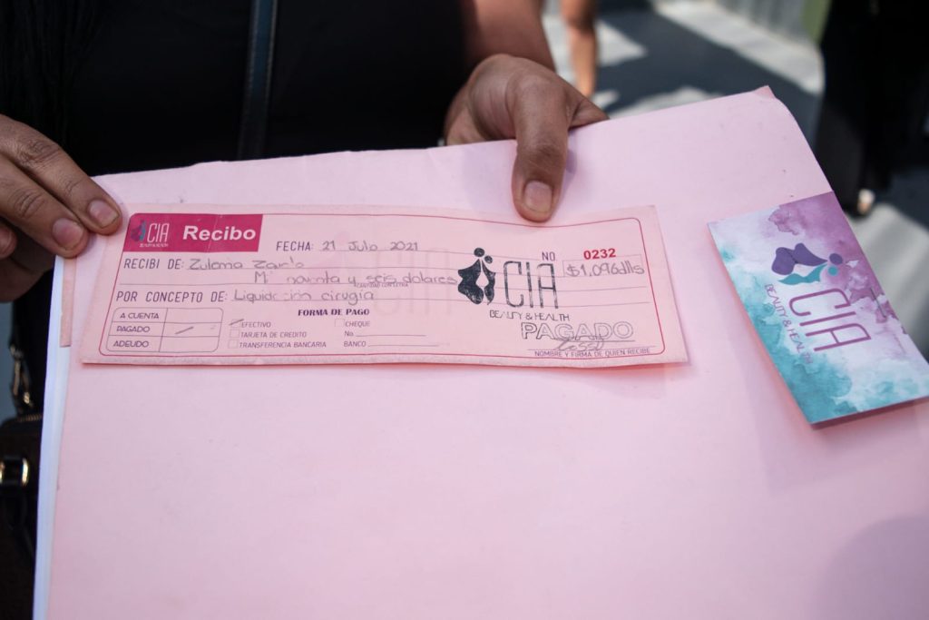 Denuncian a estafadora de cirugías estéticas por fraude a más de 30 mujeres