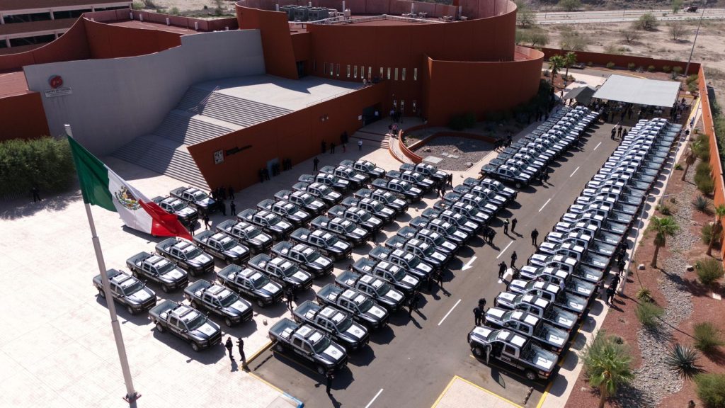 Realiza Gobernador Durazo fortalecimiento histórico en seguridad con equipamiento y entrega de patrullas