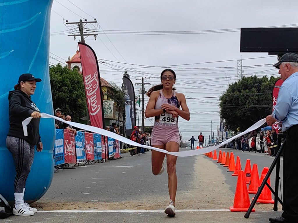 Triunfan Valdez y Mendoza en 42 carrera del Día de la Independencia