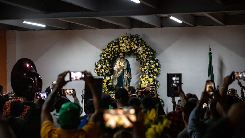 Cientos de fieles festejan a San Judas Tadeo