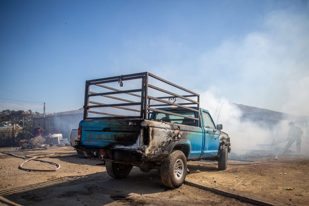 Se incendian casa y corral con animales Se incendian casa y corral con animales