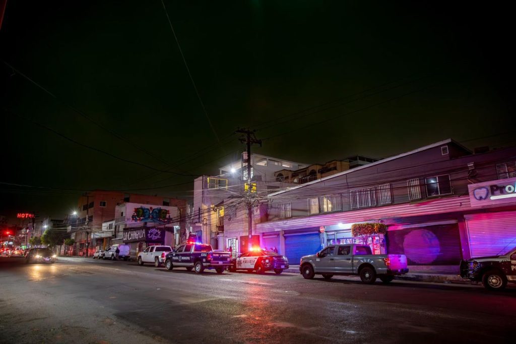 Matan a mujer y lesionan a menor en estética de Zona Centro
