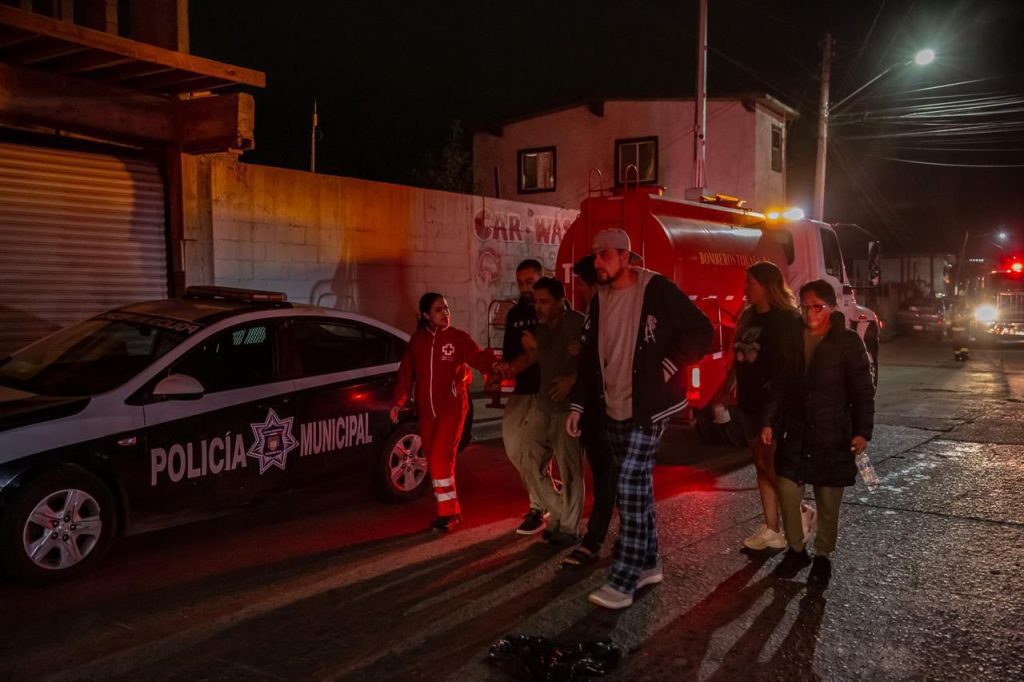 Incendio arrasa con dos casas Incendio arrasa con dos casas