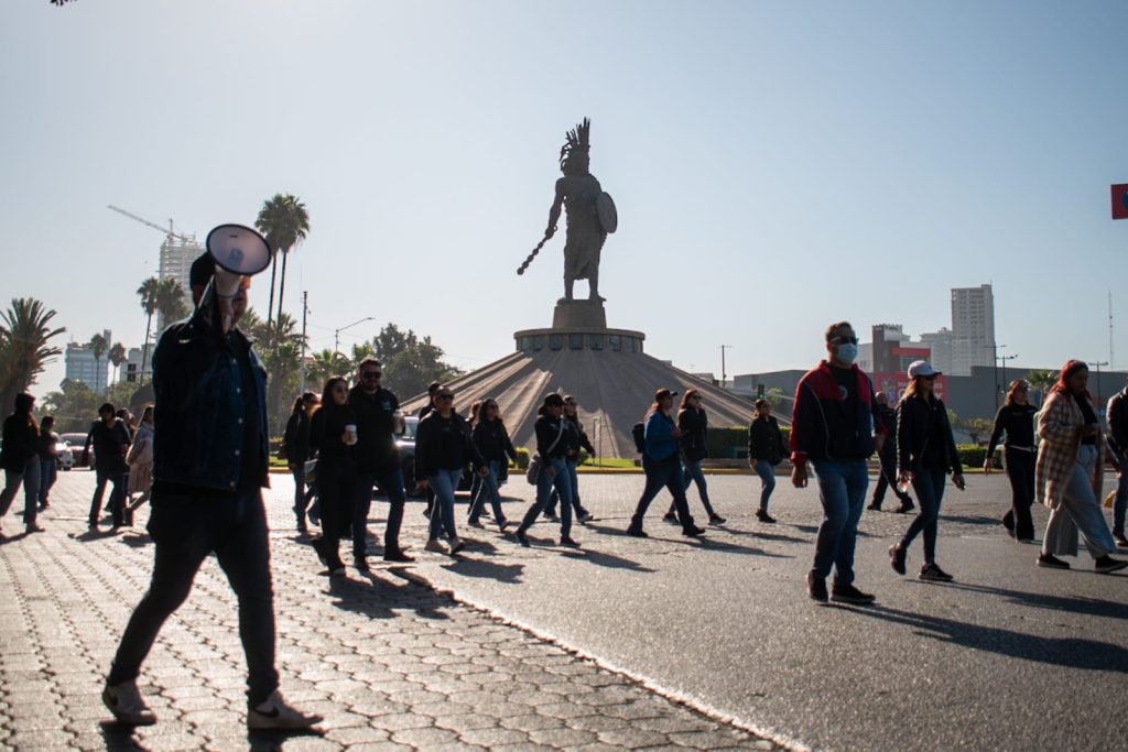 Maestros de la CNTE marchan por falta de pagos Maestros de la CNTE marchan por falta de pagos