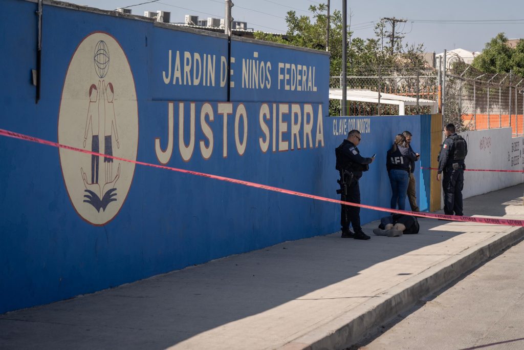 Hombre es asesinado frente a una casa Hombre es asesinado frente a una casa