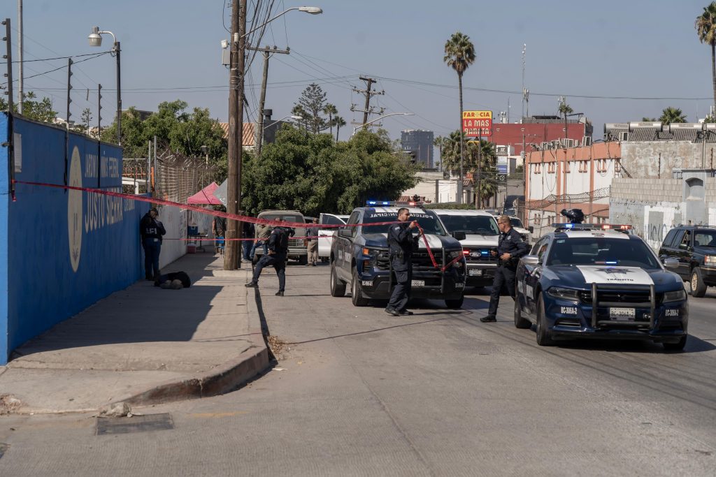 Hombre es asesinado frente a una casa Hombre es asesinado frente a una casa