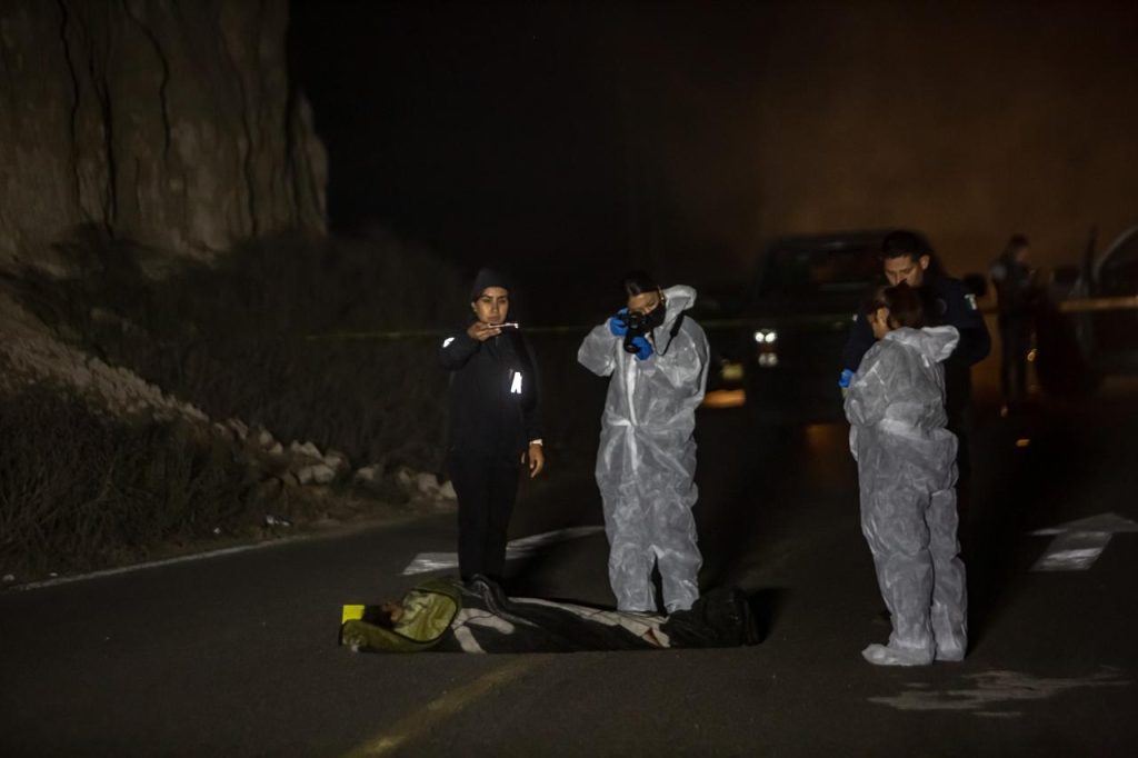 Asesinan a dos personas y dejan cadáveres sobre la carretera Escénica