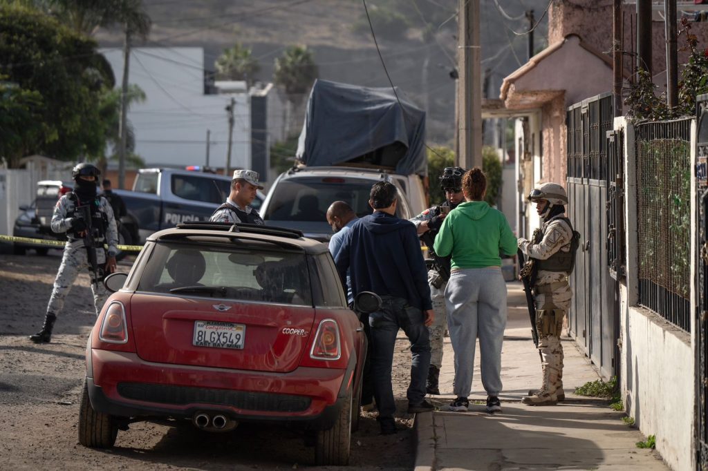 Mujer es asesinada a bordo de su vehículo en Playas de Tijuana
