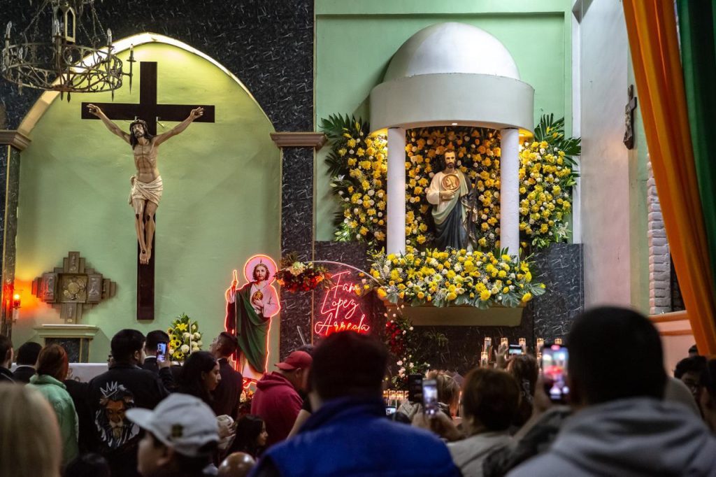 Cientos de fieles festejan a San Judas Tadeo