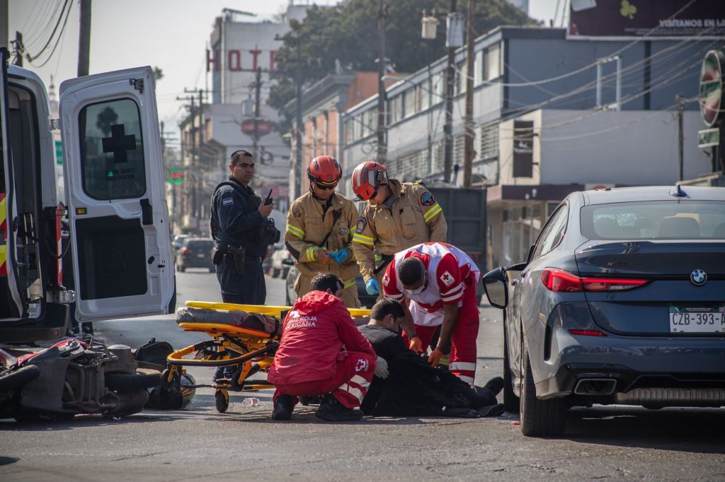 Hombre es asesinado frente a una casa