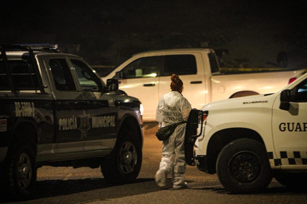 Hombre es asesinado frente a una casa