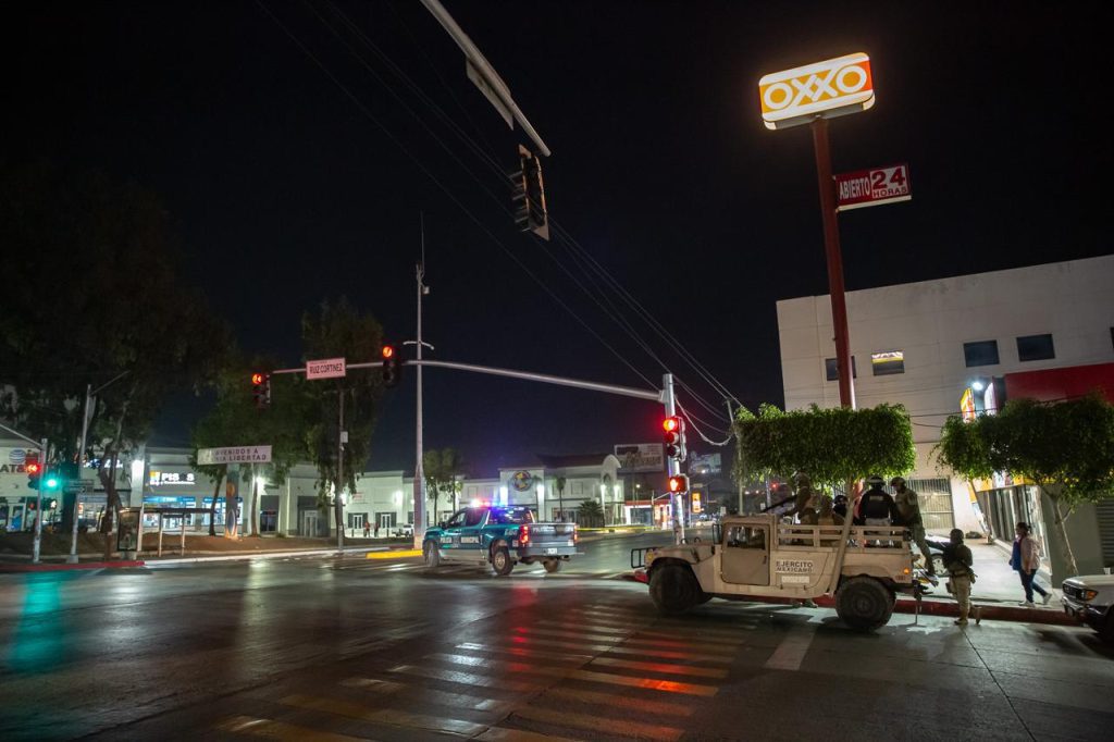 Balean auto de una mujer al salir de un Oxxo