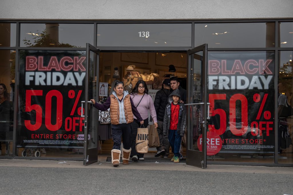 Plaza Las Américas de San Ysidro a reventar por Black Friday