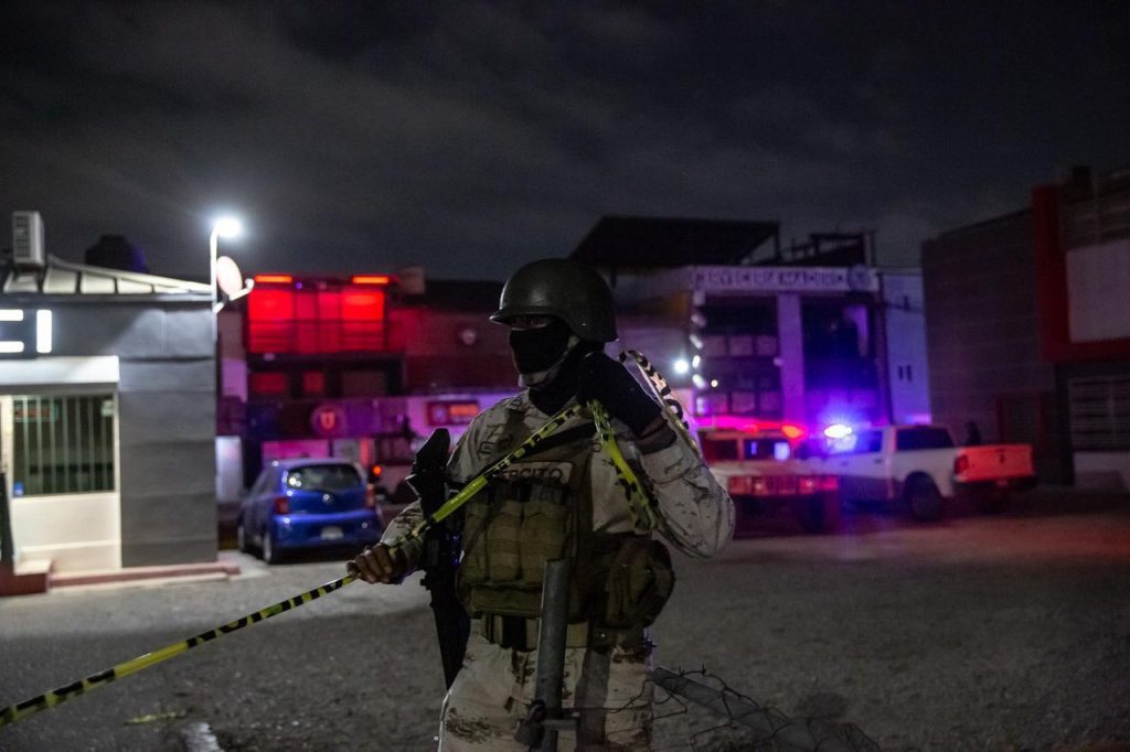 Asesinan a un hombre en el baño de un bar en Otay