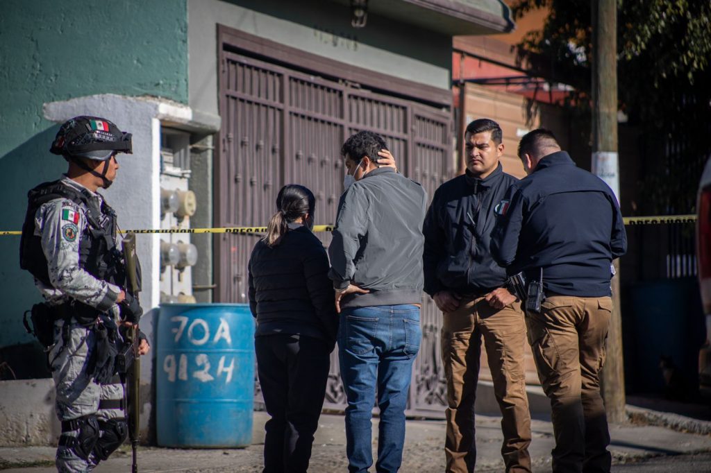Pareja y su perro son encontrados muertos al interior de su casa