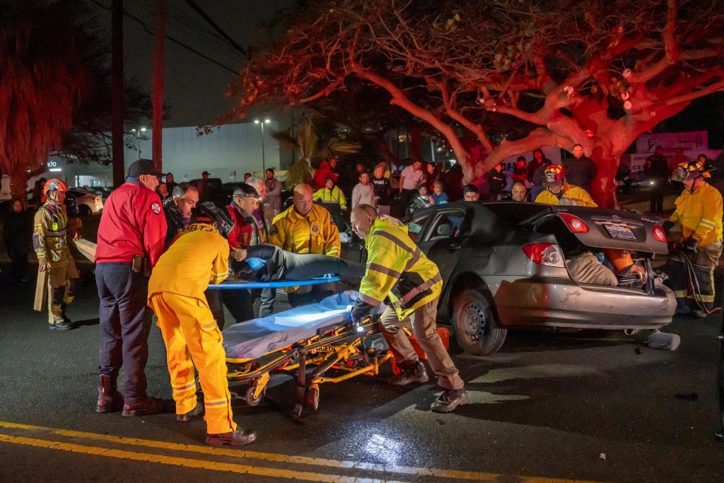 Conductora da vuelta prohibida y provoca fuerte choque en Playas
