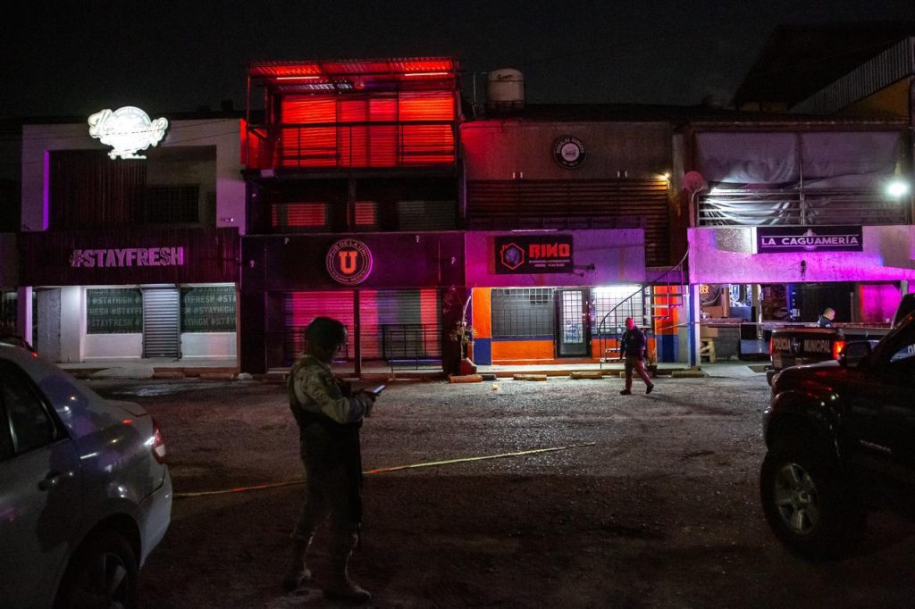 Asesinan a un hombre en el baño de un bar en Otay