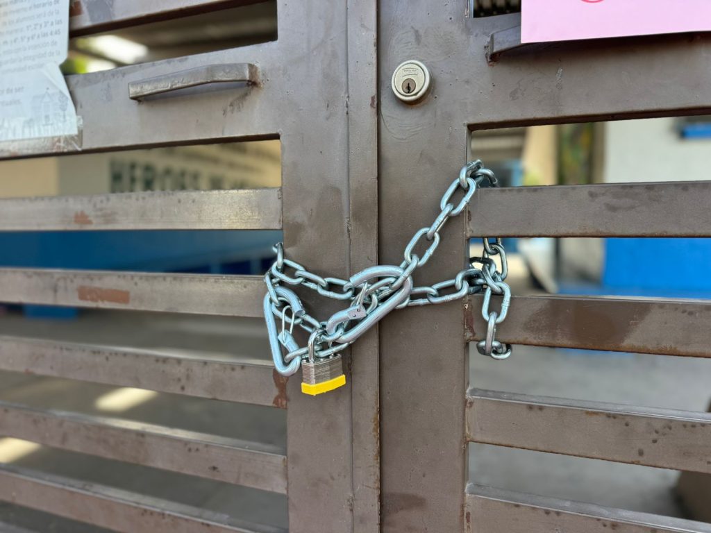 Niño lleva arma a primaria; acusan omisión de la directora en Tijuana