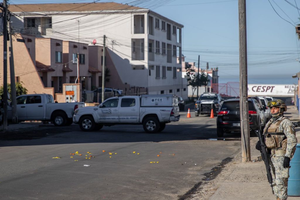 Hallan cadáver carbonizado en calle de Playas de Tijuana