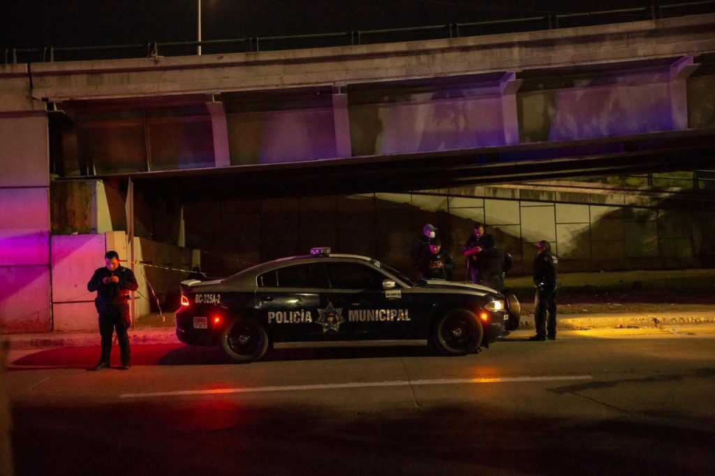 Matan a hombre abajo de un puente de la Vía Rápida Oriente