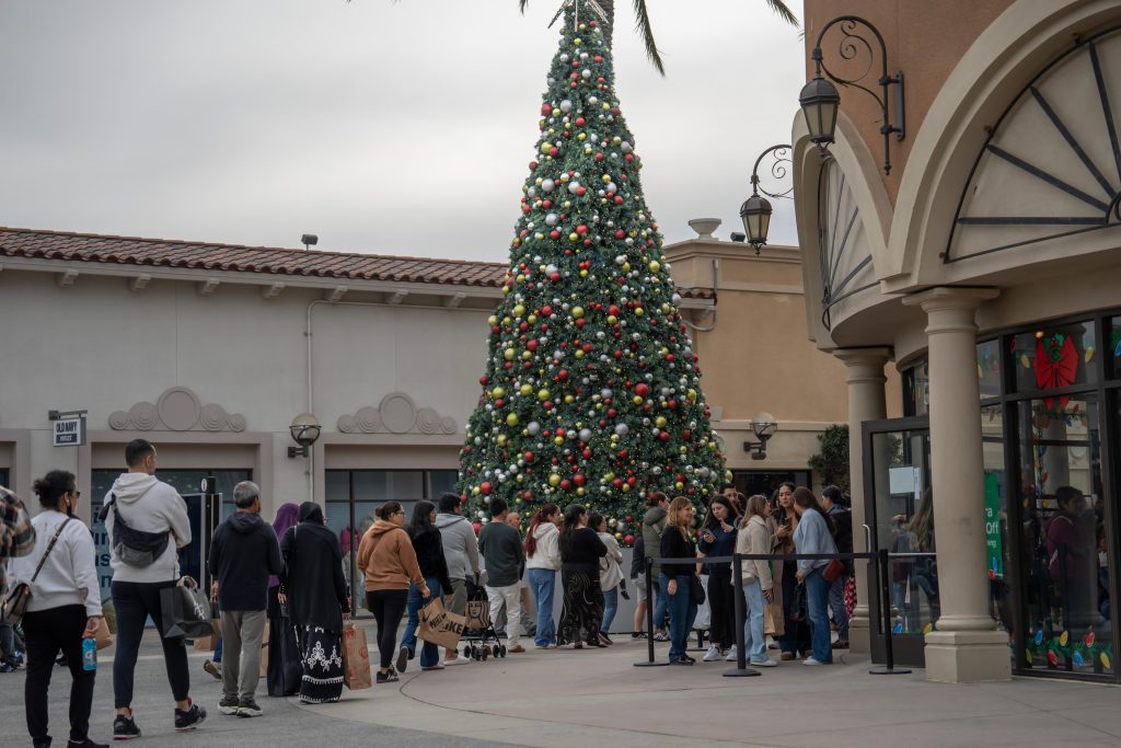 Plaza Las Américas de San Ysidro a reventar por Black Friday