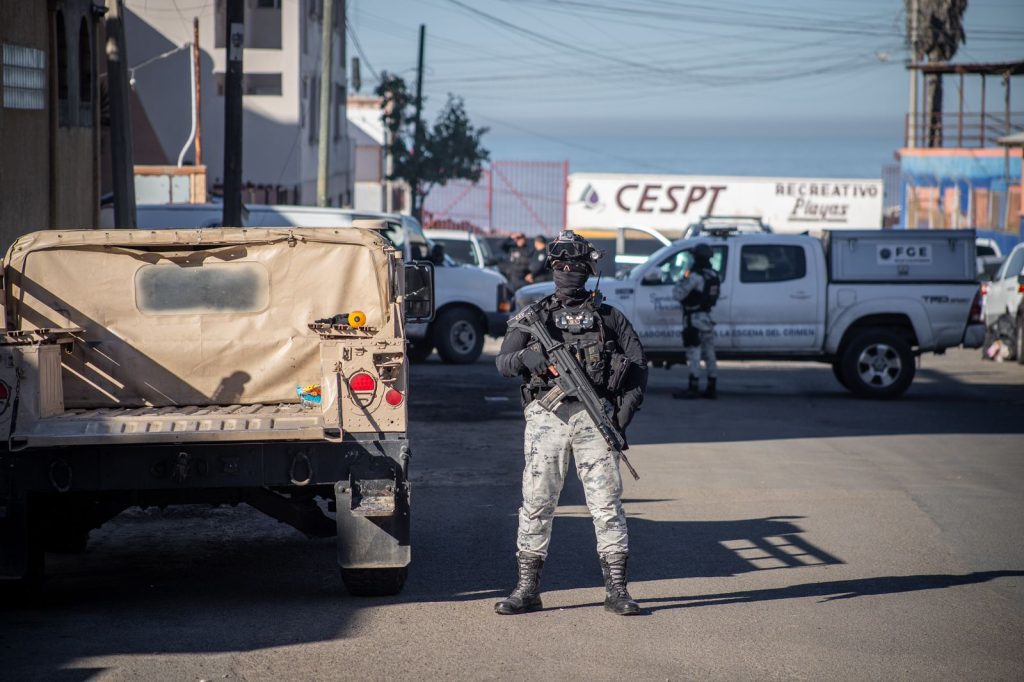 Hallan cadáver carbonizado en calle de Playas de Tijuana