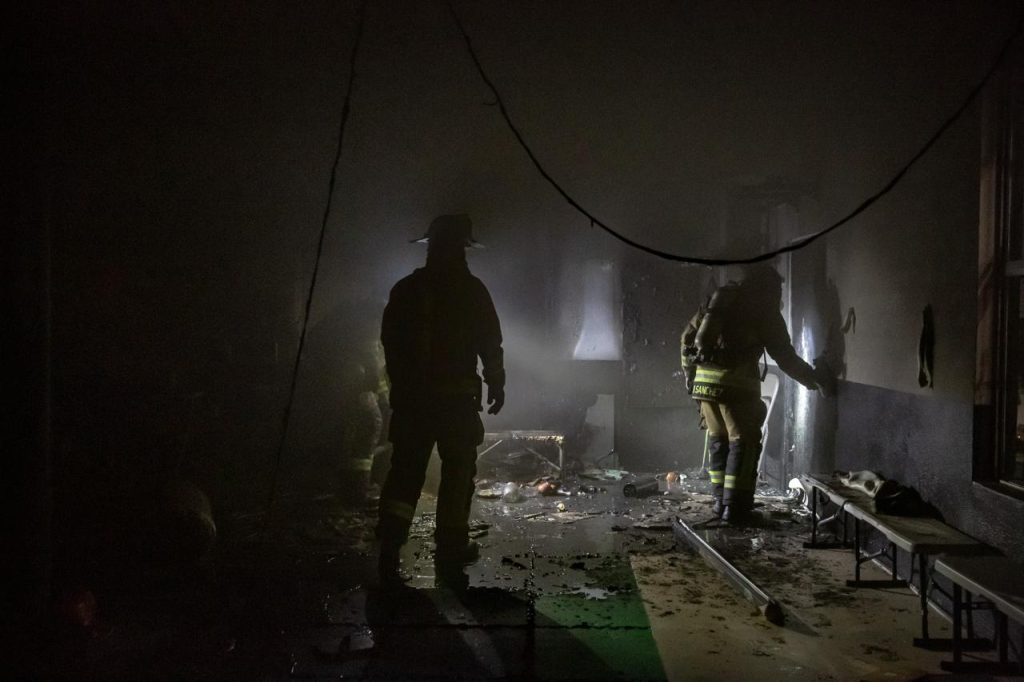 Estudio de Karate se incendia con velas de un altar Estudio de Karate se incendia con velas de un altar
