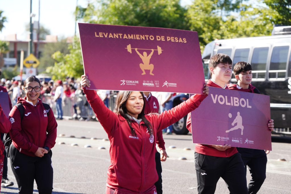 Gobernador Durazo acompaña a 5 mil jóvenes en el desfile por el 114 aniversario de la Revolución Mexicana