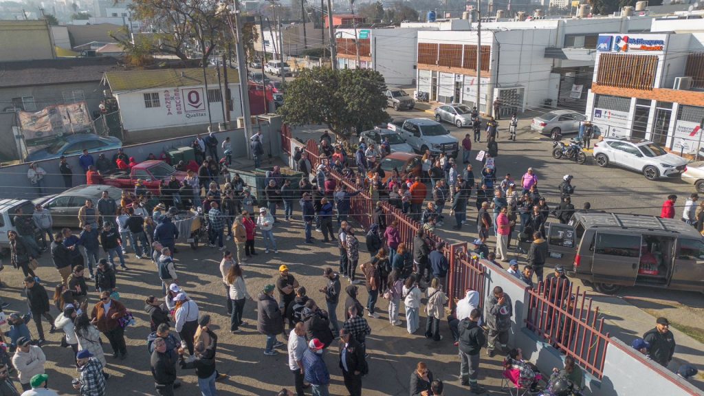 Burócratas toman las instalaciones de las oficinas de Recaudación de Rentas por reforma de ISSSTECALI Burócratas toman las instalaciones de las oficinas de Recaudación de Rentas por reforma de ISSSTECALI