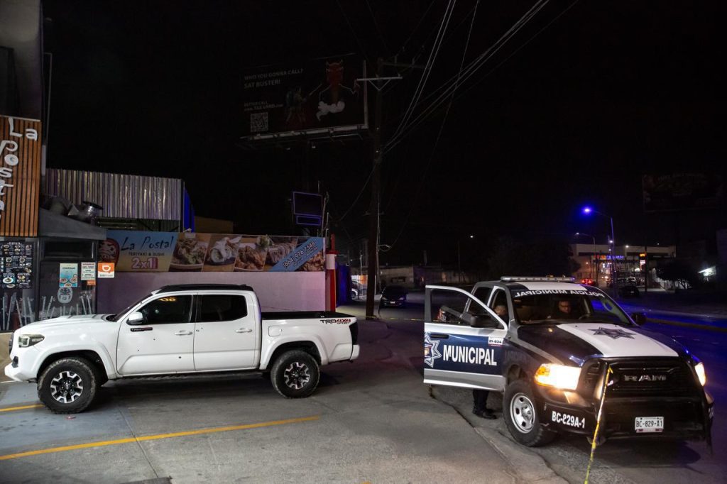 Balean auto de una mujer al salir de un Oxxo