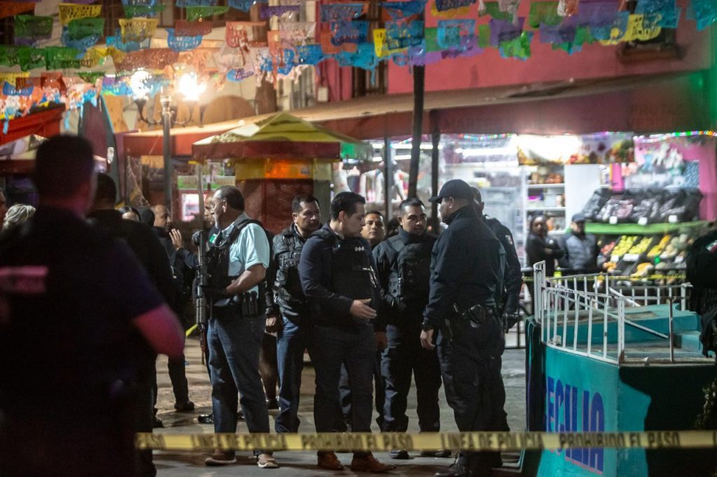 Balean a tres hombres en Plaza Santa Cecilia