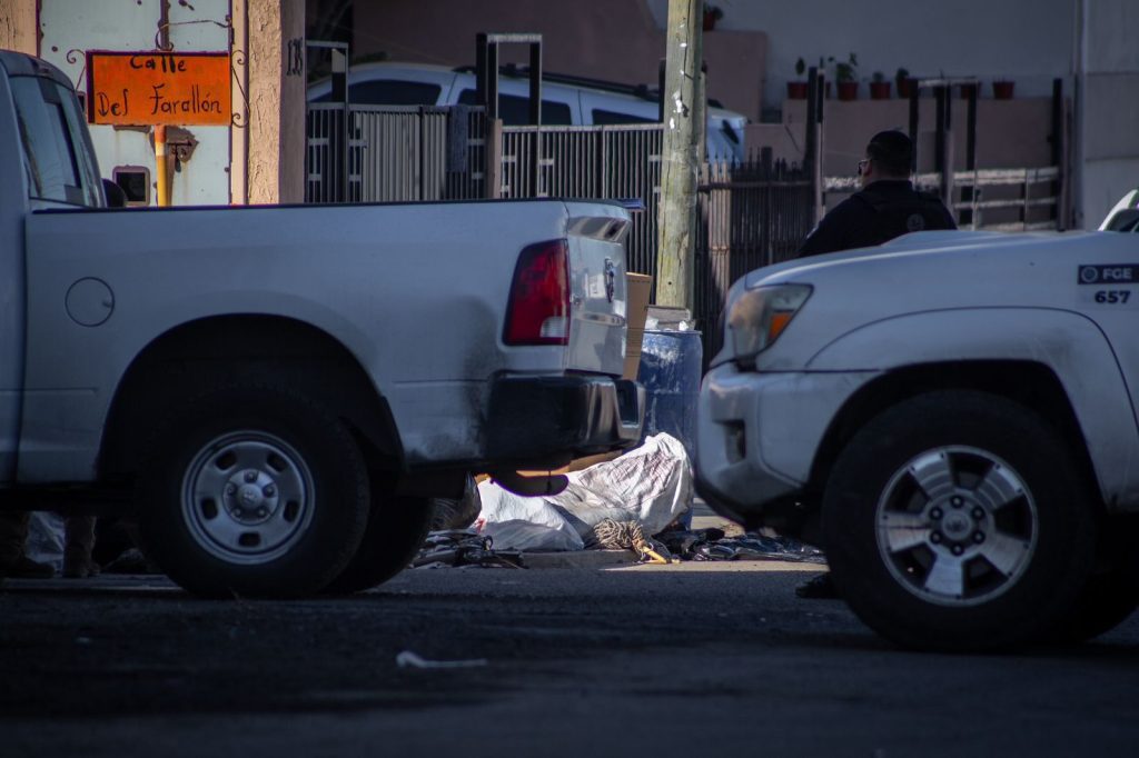 Hallan cadáver carbonizado en calle de Playas de Tijuana