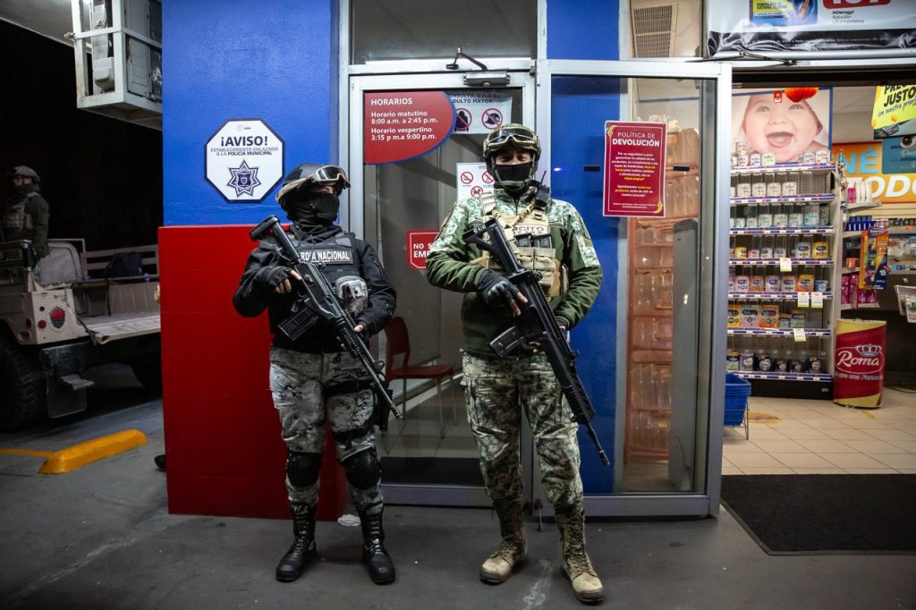 Balean auto de una mujer al salir de un Oxxo