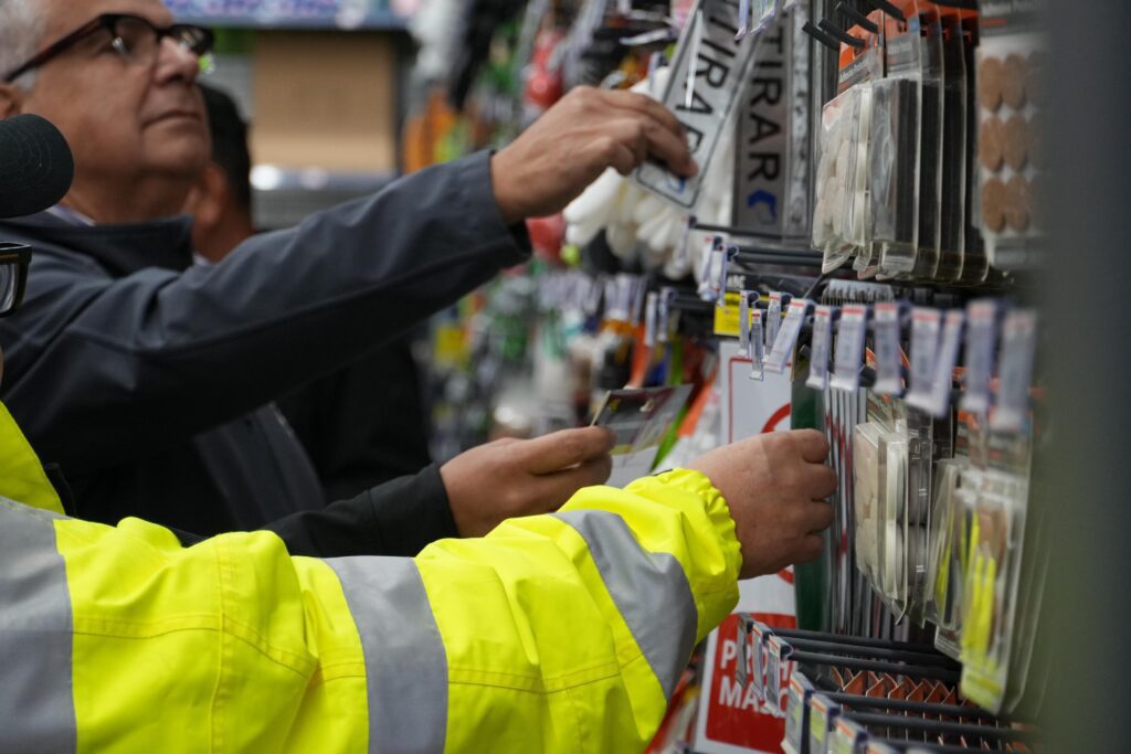 Aseguran más de 3 millones de artículos ilegales en operación limpieza en Ensenada