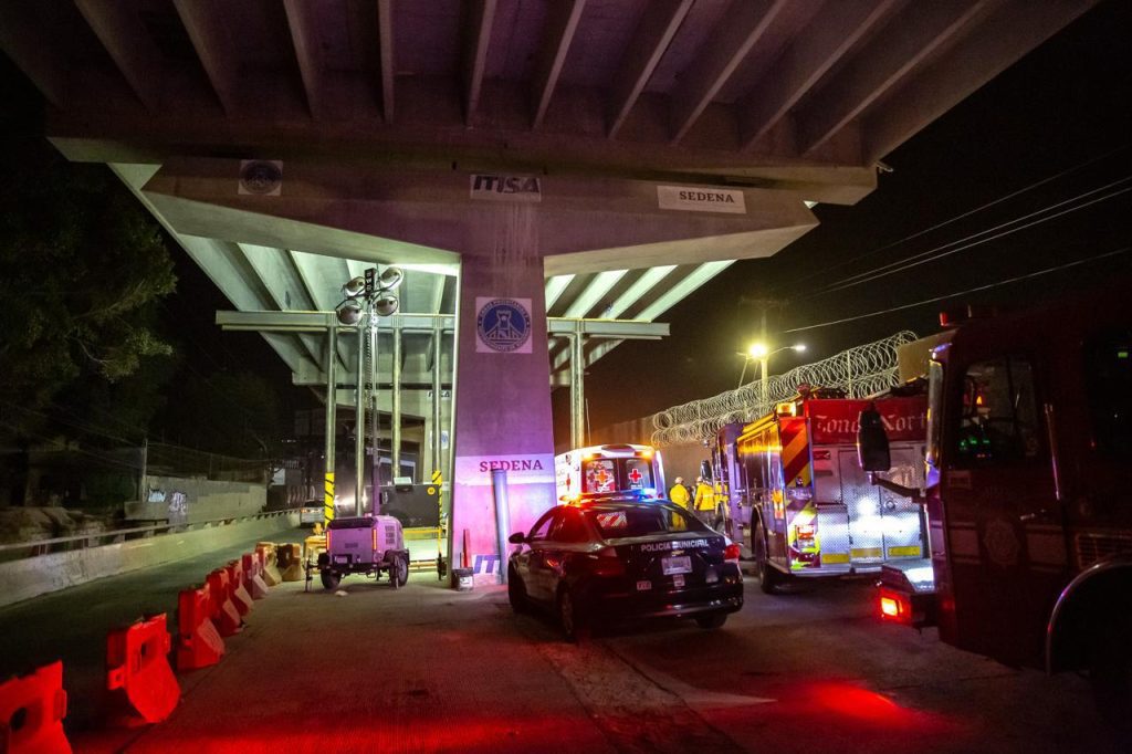 Conductor pierde el control y se impacta en obras del Viaducto Elevado