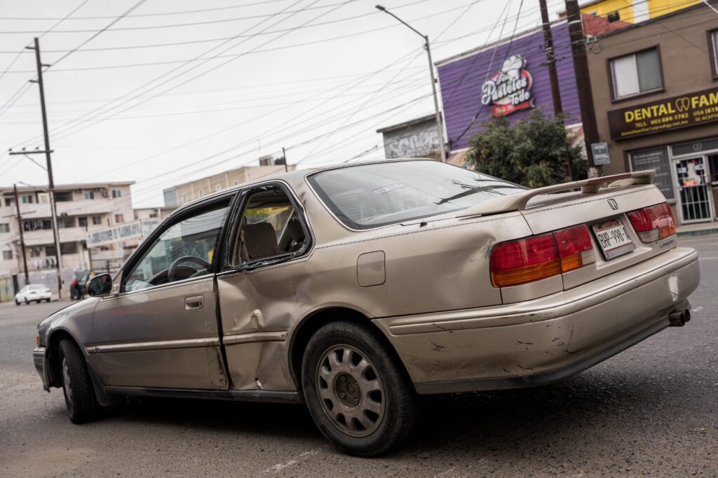 Repartidor de Didi choca con automovilista de la tercera edad Repartidor de Didi choca con automovilista de la tercera edad