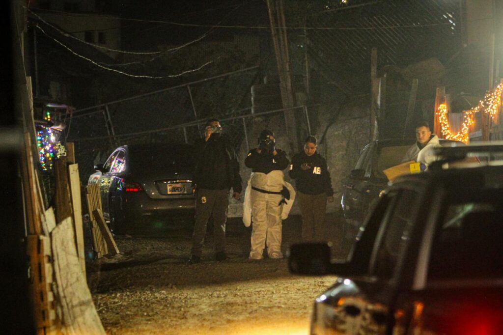 Hombre es asesinado en el patio de su casa